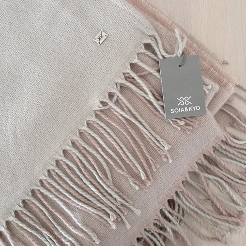 New SOIA & KYO woven color blocked open wrap/scarf/cardigan with fringe trim - Picture 7 of 10